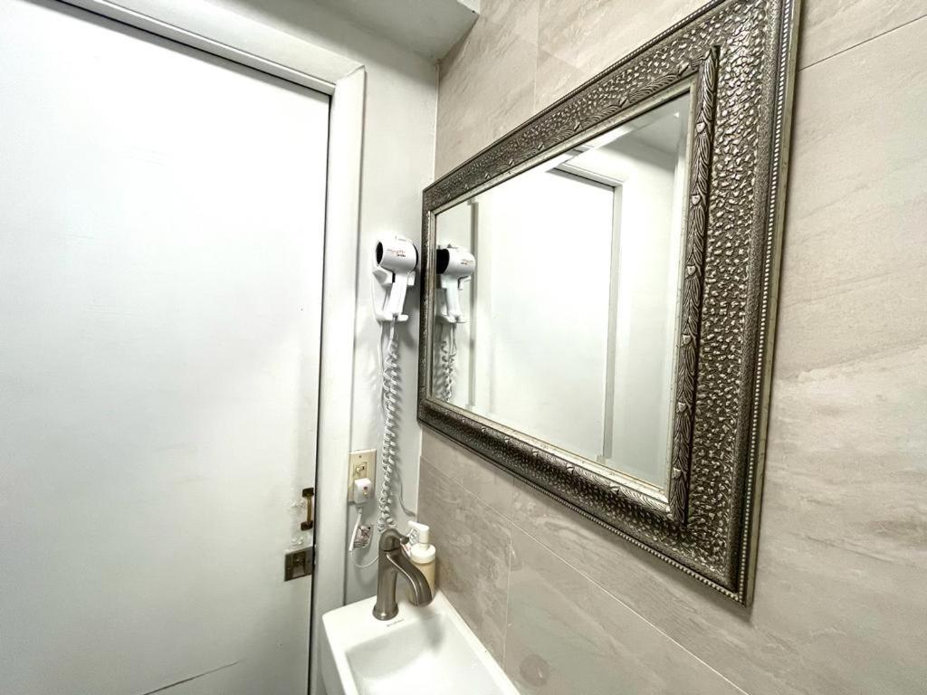 Cozy Room In The Heart Of Little Havana 마이애미 외부 사진